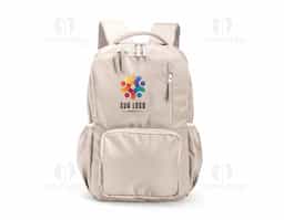 Mochila de design ágil, feita em poliéster impermeável e pronta para encarar qualquer rotina. Com capacidade máxima de 18 litros, o compartimento interno traz uma divisória ideal para guardar notebooks de até 15,6 polegadas. Além disso, conta com três bolsos frontais em diferentes tamanhos e outros dois, posicionados nas laterais, com elástico. As alças e região das costas possuem revestimento em espuma respirável para maior conforto durante o uso.