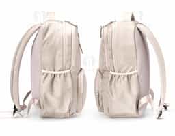 Mochila de design ágil, feita em poliéster impermeável e pronta para encarar qualquer rotina. Com capacidade máxima de 18 litros, o compartimento interno traz uma divisória ideal para guardar notebooks de até 15,6 polegadas. Além disso, conta com três bolsos frontais em diferentes tamanhos e outros dois, posicionados nas laterais, com elástico. As alças e região das costas possuem revestimento em espuma respirável para maior conforto durante o uso.