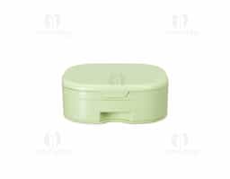 Este porta-joias feito em plástico é uma ótima opção para guardar objetos delicados com segurança. O organizador conta com espaço interno com dois compartimentos de tamanhos distintos e uma gaveta com três divisórias. Além disso, possui um espelho na parte interna da tampa, o que destaca sua versatilidade. Acompanha um pente compacto.