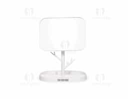 Este espelho de mesa em formato retangular é uma opção funcional e elegante com estrutura em plástico de fácil montagem. Seu pedestal giratório permite o ajuste do espelho em diferentes ângulos e posições. Além disso, contém ganchos laterais e quatro divisórias na base para organizar objetos, ampliando a sua versatilidade.
