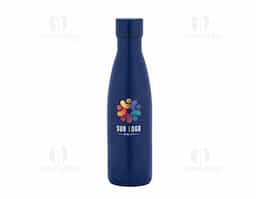 Garrafa térmica em aço inox 90% reciclado com parede dupla, isolada a vácuo e acabamento em mate. A tampa de rosca é à prova de vazamentos. Capacidade até 520 mL. Fornecido em caixa presente de papel kraft reciclado. Certificação EU Food Grade.