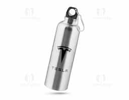 Squeeze esportiva em aço inox de parede simples. A tampa tem um mosquetão que facilita seu transporte ou pode ser pendurado numa mochila. Capacidade até 820 mL. Caixa branca 94657 vendida opcionalmente. Certificação EU Food Grade.