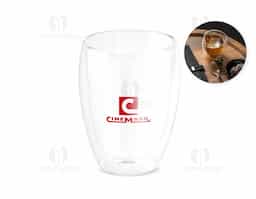 Copo em vidro borossilicato com parede dupla, isolada a ar. Capacidade até 350 mL. Fornecido em caixa presente personalizável. Certificação EU Food Grade.