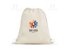 Sacola tipo mochila feita em 100% algodão orgânico (140 g/m²), unindo praticidade e sustentabilidade. Possui alças em algodão que também funcionam como cordão de fechamento, garantindo segurança e conforto no uso diário. Ideal para ações ecológicas, eventos ou uso pessoal com estilo consciente.