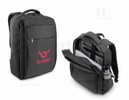 Mochila totalmente almofadada para notebook, feita em poliéster reciclado 300D de alta densidade com forro em poliéster reciclado 210D. Possui compartimento principal para notebook até 15.6", dois bolsos frontais, bolso lateral para squeeze e alça traseira para encaixe em trolley. Capacidade até 18 L.
