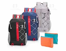 Mochila dobrável em poliéster resistente à água, com capacidade de até 20 litros. Quando dobrada, pode ser transportada como um estojo compacto. Aberta, conta com compartimento interno com divisória, bolso frontal amplo, dois bolsos laterais em rede com elástico, compartimento traseiro antifurto e alças com espuma respirável.