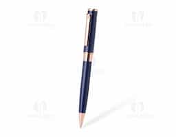 Caneta esferográfica de carga azul de 1.0mm com acionamento por rotação e construção totalmente em metal, que proporciona uma pegada confortável para uma escrita mais precisa.