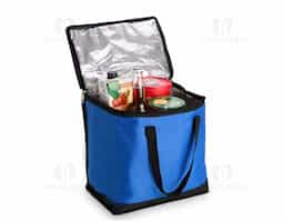 Bolsa térmica com capacidade de até 27 litros. Feita em Oxford resistente à água, possui fechamento em zíper e revestimento térmico em folha de alumínio que ajuda a manter a temperatura de alimentos e bebidas por mais tempo em seu único compartimento. Além disso, conta com um par de alças laterais para transporte.
