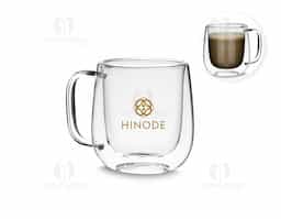 Caneca de vidro borossilicato com parede dupla, que mantém a temperatura da bebida por mais tempo e evita queimaduras nas mãos. Com capacidade de até 250ml, é perfeita para cafés, chás ou outras bebidas quentes e frias. Design elegante e resistente, ideal como brinde sofisticado para ações promocionais, eventos corporativos ou kits personalizados.