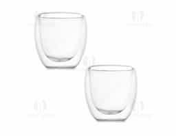 Conjunto com 2 copos fabricados em vidro borossilicato com parede dupla, que ajuda a manter a temperatura da bebida por mais tempo e evita o aquecimento externo. Cada copo possui capacidade de até 180ml, ideal para bebidas quentes ou frias.