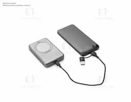 Bateria portátil magnética em ABS 100% reciclado, com carregador wireless super-rápido. Graças à capacidade magnética e carregamento sem fios, é fácil de fixar ao seu dispositivo móvel. A argola de suporte permite adaptar a posição para colocar o dispositivo móvel na vertical ou horizontal e ajustar a inclinação. Apresenta uma capacidade de 10.000 mAh, duas portas de entrada/saída USB-C com carregamento rápido PD 20W e potência máxima de 15W para carregamento super-rápido sem fios. Compatível com dispositivos móveis com tecnologia de carregamento sem fios. Incluso um cabo de carregamento rápido de saída dupla USB-A/USB-C e um grip magnético extra para os smartphones que não têm a função magnética.