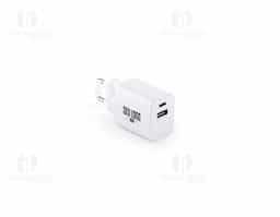 Adaptador de corrente USB-C e USB-A em ABS 100% reciclado. Com USB-C PD20 (20W) e USB-A QC 3.0 (18W) este adaptador permite carregamentos super-rápidos, sendo eficazes em casa, no escritório ou em viagem. Compatível com qualquer dispositivo (o cabo de carregamento não é incluso).