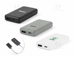 Bateria portátil compacta e leve, confeccionada em ABS 100% reciclado. Com capacidade de 4.000 mAh, possui indicador de nível de carga, uma porta de entrada USB-C e uma porta de saída USB-A. Acompanha cabo USB-C para carregamento. Ideal para garantir energia extra em situações de emergência.