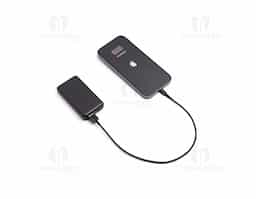 Bateria portátil compacta e leve, confeccionada em ABS 100% reciclado. Com capacidade de 4.000 mAh, possui indicador de nível de carga, uma porta de entrada USB-C e uma porta de saída USB-A. Acompanha cabo USB-C para carregamento. Ideal para garantir energia extra em situações de emergência.