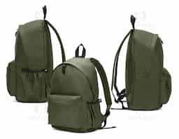 Mochila em poliéster reciclado 600D com forro 210D, ideal para ações sustentáveis. Conta com compartimento principal amplo, bolso frontal, bolso lateral para squeeze e alça superior em webbing. Capacidade de até 18L. Brinde corporativo funcional e com apelo ecológico.