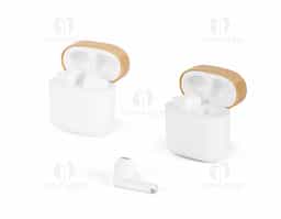 Fones de ouvido wireless em ABS 100% reciclado e caixa com tampa em bambu, com transmissão BT v5.3. A caixa de carregamento tem uma bateria de 300 mAh que permite carregar os fones, aproximadamente, 3 vezes com uma única carga, oferecendo uma autonomia, aproximada, de 5h. Permitem atender chamadas, controlar o volume e a playlist do dispositivo móvel. Incluso um cabo de carregamento USB-C em TPE 100% reciclado.