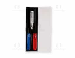 Kit ferramentas com três chaves de cabo plástico, haste e ponta metálicas. Contém chave de fenda, chave Phillips e chave de teste. Acompanha estojo plástico com espuma removível para acomodar as ferramentas.