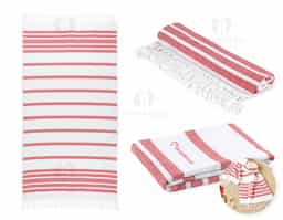 Toalha de praia produzida em tecido com composição de 70% algodão reciclado e 30% poliéster reciclado (180 g/m²). Apresenta design minimalista e acabamento leve, ideal para uso em momentos de lazer ao ar livre.