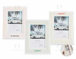 Porta-retratos para fotos 10 x 15, pode ser usado na vertical ou na horizontal. Possui moldura em PVC, visor em folha de acetato, fundo em MDF e travas metálicas.