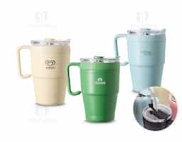 Caneca térmica em inox com pintura eletrostática e capacidade de até 600ml. Apresenta estrutura de parede dupla, base antiderrapante e tampa plástica com vedação a vácuo, protetor emborrachado para o bocal com acesso para canudo. Acompanha canudo de inox com ponta removível em plástico.