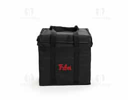 Bolsa térmica confeccionada em tecido Oxford impermeável, com capacidade máxima de 35 litros, ideal para o transporte de alimentos e bebidas em maior volume. Possui fechamento em velcro e armação interna em placa de PVC que proporciona maior estrutura e estabilidade. Conta com junção inferior em velcro que facilita o armazenamento quando não estiver em uso. Apresenta revestimento térmico interno em folha de alumínio, que auxilia na conservação da temperatura, além de par de alças em nylon que garantem praticidade e conforto no transporte.