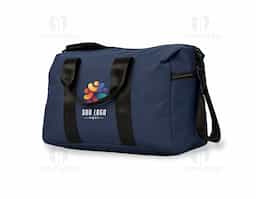 Bolsa confeccionada em couro sintético impermeável com fechamento em zíper e capacidade máxima de 14 litros. Apresenta compartimento interno revestido em nylon e bolso dedicado a objetos menores. Possui dois compartimentos externos em tamanhos diferentes, bolso em tela de nylon e três alças: duas de mão e uma transversal removível.