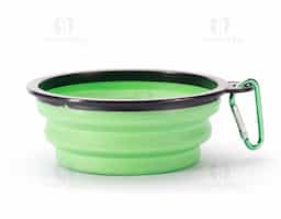 Tigela retrátil para pets feita em silicone com borda plástica equipada com encaixe para mosquetão e capacidade de até 350ml. Acompanha mosquetão metálico para facilitar o transporte.