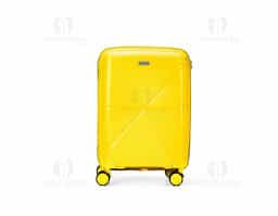 Mala de viagem feita em plástico resistente com capacidade máxima de 30 litros. Possui espaço interno com divisória, que contém bolso em tela e outro espaço com cinta compressora para organização de objetos. Conta ainda com alça de mãos, quatro rodinhas com giro em 360º, puxador com ajuste de nível e cadeado numérico TSA. Acompanha placa em metal para personalização.