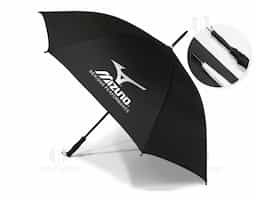 Guarda-chuva em poliéster com abertura automática, estrutura metálica reforçada de oito varetas e pegador em plástico anatômico. Possui alça de nylon fixa na extremidade, garantindo praticidade no transporte. Um brinde elegante e funcional que oferece proteção e destaca sua marca em qualquer ocasião.