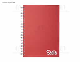 Caderno planner com capa rígida em PU de 2mm em formato espiral. Contém 90 folhas brancas de 95g/m². Folhas estruturadas em formato de planner para anotações e gestão da rotina.
Contém folha de dados pessoais, folha com calendários  de 2025 à 2028 e espaço para anotações mensais.