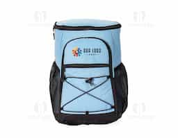  Mochila térmica confeccionada em poliéster impermeável com detalhes em couro sintético e capacidade máxima de 13 litros, distribuída em dois compartimentos revestidos em PEVA: um interno antivazamento e outro, menor, localizado na parte externa. Possui ainda três bolsos externos, incluindo dois em tela de nylon com elástico e um com fechamento em zíper e cordão de elástico ajustável, além de alças e painel traseiro revestidos em espuma respirável.