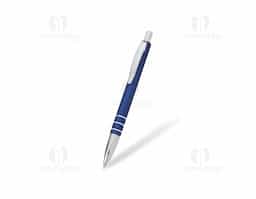 Caneta metálica com acabamento fosco, clipe resistente e ponteira plástica, unindo elegância e praticidade. Equipada com carga azul 1.0mm e acionamento por clique, oferece escrita suave e confiável. É um brinde corporativo versátil, com presença marcante e excelente custo-benefício.