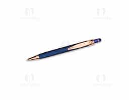 Caneta metálica com carga esferográfica azul de 1,0mm e acionamento por clique de revestimento emborrachado para interação em dispositivos com telas sensíveis ao toque.