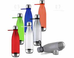 Garrafa plástica em RPET com capacidade de 700 ml, ideal para quem busca sustentabilidade e praticidade no dia a dia. Possui tampa rosqueável com anel de silicone que garante vedação segura, base em metal e alça flexível em silicone, facilitando o transporte. Um brinde corporativo moderno e ecológico que valoriza sua marca.