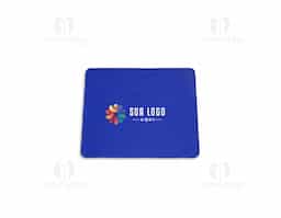Mouse pad confeccionado em poliéster, com superfície lisa que garante precisão e conforto no uso do mouse. Possui base em borracha antiderrapante, que evita deslizamentos durante o uso.