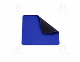 Mouse pad confeccionado em poliéster, com superfície lisa que garante precisão e conforto no uso do mouse. Possui base em borracha antiderrapante, que evita deslizamentos durante o uso.