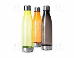 Garrafa plástica translúcida com capacidade de 750 ml e marcação de volume até 700 ml, ideal para acompanhar a rotina com praticidade. Possui base e tampa rosqueável em alumínio, que adicionam resistência e um toque moderno. Um brinde corporativo funcional e de grande apelo visual.