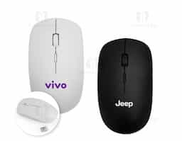 Mouse óptico sem fio em plástico resistente, equipado com botão DPI para ajustar a sensibilidade conforme o uso. Funciona com uma pilha AA (não inclusa) e acompanha adaptador USB para conexão rápida. Um brinde corporativo moderno e funcional, ideal para elevar a experiência tecnológica diária.