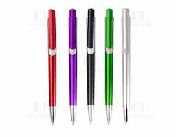 Caneta plástica com ponta metálica, acionamento por clique e abertura que funciona como suporte de celular. Possui ponteira com revestimento em feltro para limpeza de telas e carga esferográfica azul de 1.0mm.