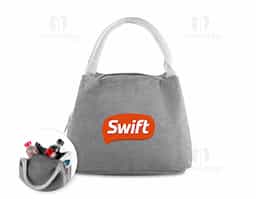 Bolsa térmica com alça de mão, confeccionada em poliéster 300D na parte externa e alumínio com manta térmica no interior. Modelo costurado, puxador de zíper em formato de colher, sem solda e capacidade para 5,6 litros.