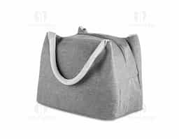 Bolsa térmica com alça de mão, confeccionada em poliéster 300D na parte externa e alumínio com manta térmica no interior. Modelo costurado, puxador de zíper em formato de colher, sem solda e capacidade para 5,6 litros.