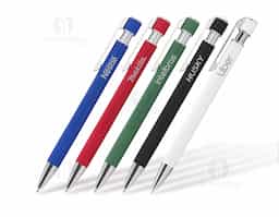 Caneta esferográfica em alumínio reciclado, com acionador e clipe cromado, escrita suave em tinta azul. Refil substituível tipo Parker garante durabilidade. Design elegante e sustentável, ideal como brinde corporativo que reforça sua marca com estilo e responsabilidade ambiental.