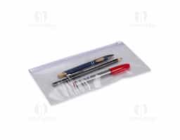 Estojo em plástico transparente, ideal para organizar e visualizar facilmente o conteúdo. Possui fechamento zip zap deslizante, que garante praticidade e segurança no uso diário. Leve e funcional, é um brinde corporativo versátil, perfeito para ações promocionais, eventos e uso escolar ou profissional, valorizando a marca com utilidade.