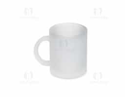 Caneca em vidro com acabamento fosco e capacidade de até 350ml, que confere visual moderno e sofisticado. Ideal para bebidas quentes ou frias, é resistente e agradável ao toque. Brinde corporativo versátil, perfeito para ações promocionais, eventos e uso no dia a dia.