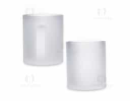 Caneca em vidro com acabamento fosco e capacidade de até 350ml, que confere visual moderno e sofisticado. Ideal para bebidas quentes ou frias, é resistente e agradável ao toque. Brinde corporativo versátil, perfeito para ações promocionais, eventos e uso no dia a dia.