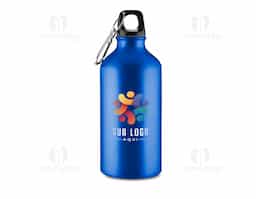 Garrafa em alumínio com capacidade para até 550ml com acabamento mate. Possui tampa rosqueável em plástico e mosquetão metálico acoplado à tampa para transporte.