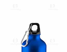 Garrafa em alumínio com capacidade para até 550ml com acabamento mate. Possui tampa rosqueável em plástico e mosquetão metálico acoplado à tampa para transporte.