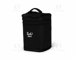 Kit com 30 canetas marcadoras feitas em plástico com pontas duplas: uma fina e outra chanfrada. Acompanham bolsa com alça e fechamento em zíper para transporte.