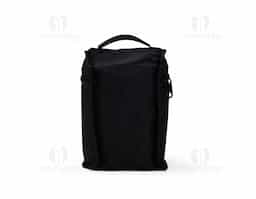 Kit com 30 canetas marcadoras feitas em plástico com pontas duplas: uma fina e outra chanfrada. Acompanham bolsa com alça e fechamento em zíper para transporte.