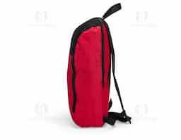 Mochila confeccionada em poliéster impermeável com fechamento em zíper e capacidade máxima de 14 litros. Conta com bolso frontal com abertura lateral, uma alça superior de mão em nylon e duas alças para as costas do mesmo tecido da mochila.
